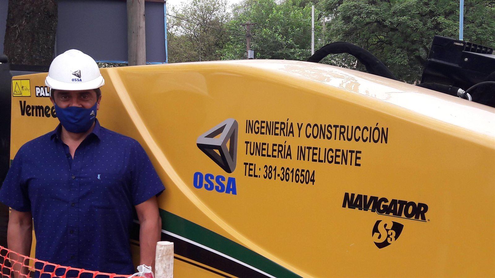 Ing. Oscar Santillán junto al equipo de tunelería OSSA